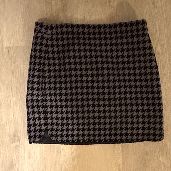 Skirt Duo - white and black stripes & grey and black houndstooth - Picture 2 of 7
